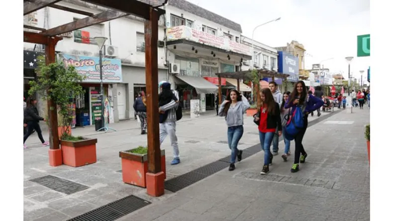 La peatonal se inauguró el 12 de octubre de 2006.