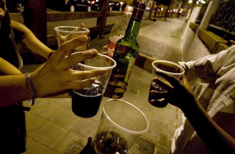 El fernet y el vodka son las bebidas alcohólicas más consumidas por los adolescentes de Buenos Aires.