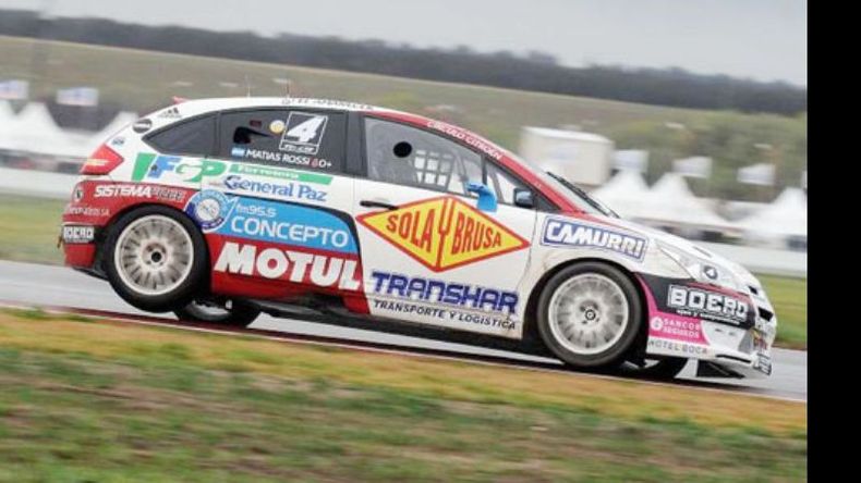 Una buena última vuelta le permitió a Rossi meterse entre los 12 primeros de la clasificación..