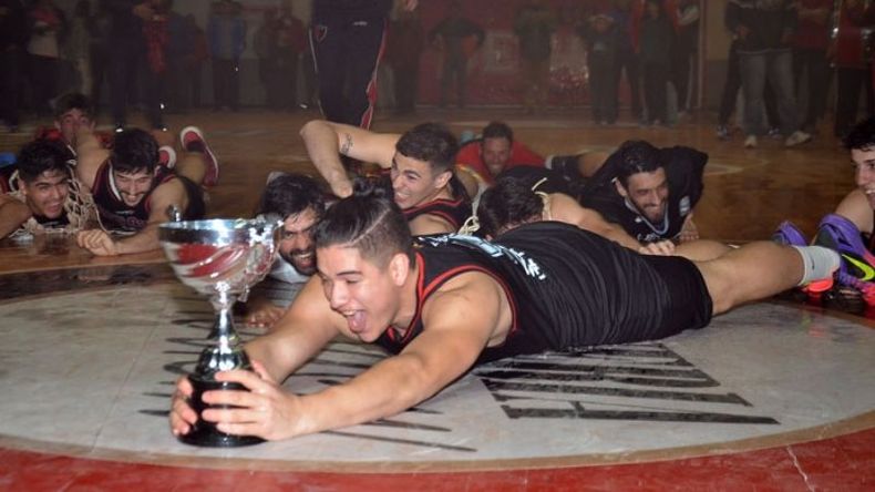 CABEZA. Cristian López llega antes que todos a la Copa..