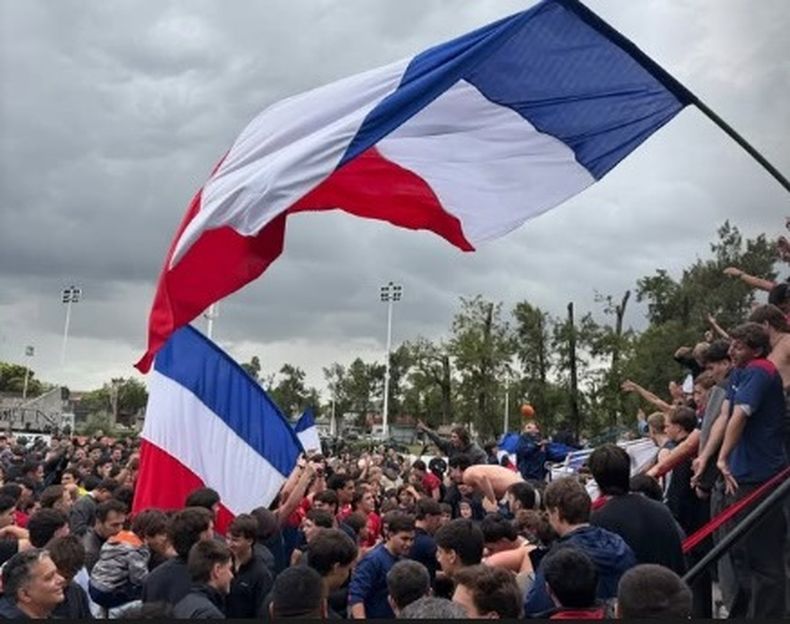 Deportiva Francesa festejó la permanencia en Munro.