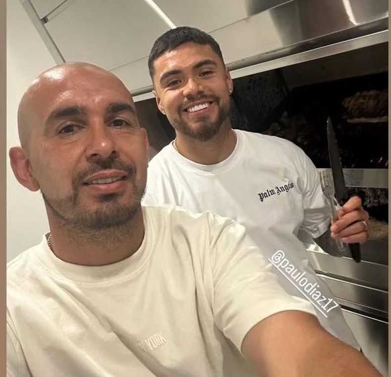 El goleador de Real Pilar, Marcos Riquelme, y el chileno Paulo Díaz compartieron un asado. Hermano, siempre es un gusto verte, afirmó el pilarense.&nbsp;