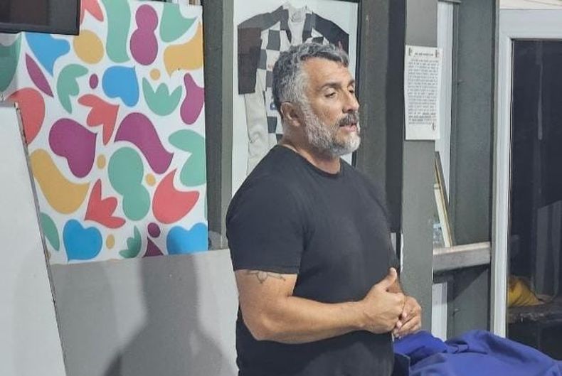 Maximiliano Bacci toma la posta en el rugby de San José.