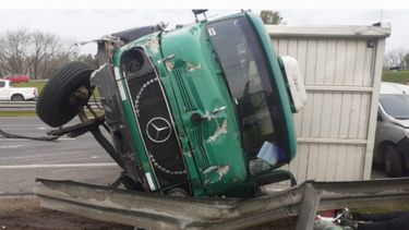 El vuelco se produjo a la altura del kilómetro 44 de la Panamericana.&nbsp;