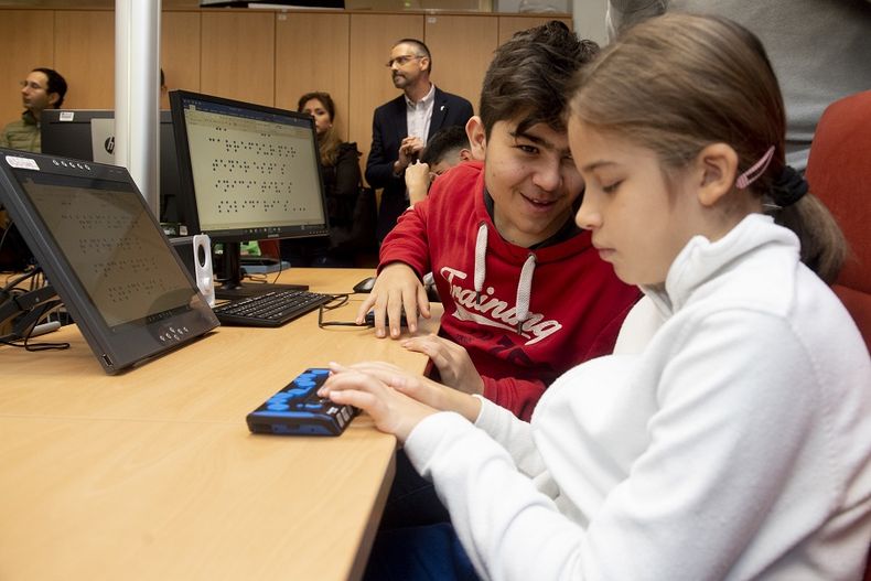 Líneas Braile a favor de la infancia con sordoceguera. Foto: Todosica.com..jpg