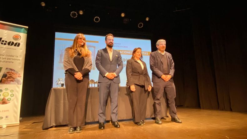 LANZAMIENTO. Autoridades de Bedson y de la Comisión de Investigaciones Científicas.