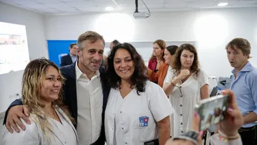 PRESENTACIÓN. Achával hizo el anuncio junto a médicos y autoridades universitarias.