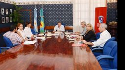 El Ejecutivo recibió a los concejales opositores en el Salón V Centenario..