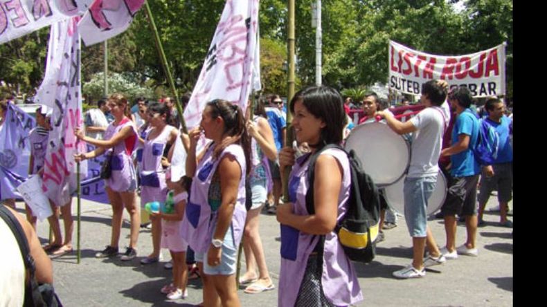 MARCHA. Las trabajadoras de Kromberg volverían a la calle por los despidos..