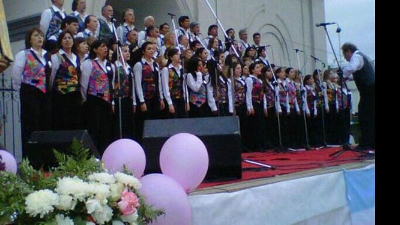 El Coro Kennedy interpretó clásicos de la música popular. Cumple 30 años..