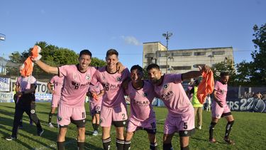LOS 4 HISTÓRICOS. Mathías Crocco, Ariel Otermín, Lucas Chambi y Nahuel Ríos tuvieron revancha tras escaparseles el ascenso ante Cañuelas en 2020.