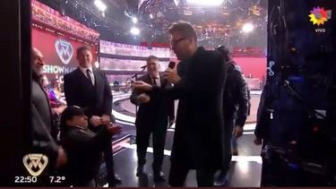 El OSO: Tinelli dejó pagando a Maxi con el saludo. .