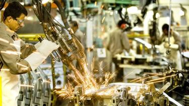 PESIMISMO. La UIA cree que la industria continuará en caída el primer semestre..
