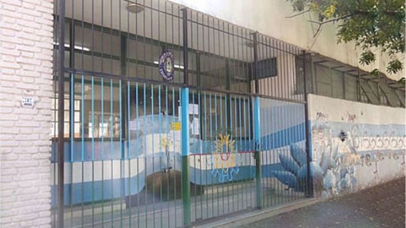 EDIFICIO. La Escuela 19 funciona junto a la Primaria 26, en la calle Belgrano. .