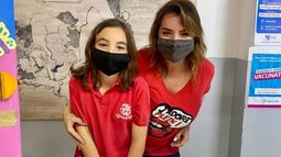 UNO DE LOSPRIMEROS. Tonio (11), el hijo de Diego Santilli y Nancy Pazos, pasó por el vacunatorio del centro. Juega en SinergiaVoley Pilar..