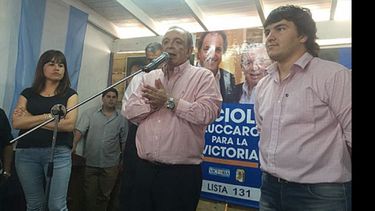 DESPEDIDA. Zúccaro en Villa Rosa, llamando a votar por Scioli..