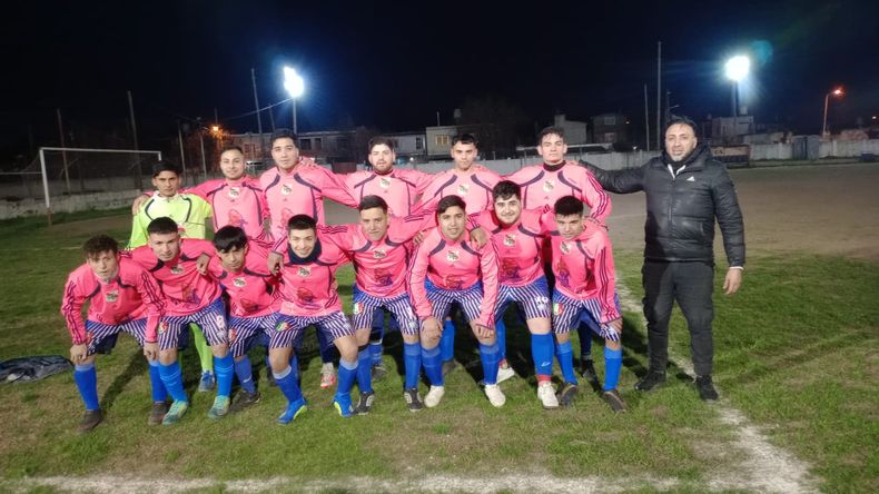 EQUIPO. El plantel de Pilar Unidos que el domingo jugó en José C. Paz.