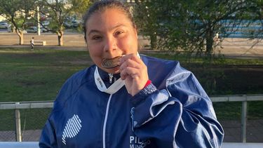MEDALLA DE ORO. Patricia Aguirre, alumna de la Escuela Municipal de Natación PCD, se impuso en los 50 metros espalda.