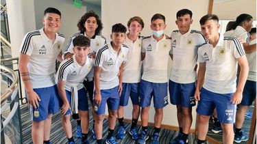Camilo Rey (der.) con la Selección..