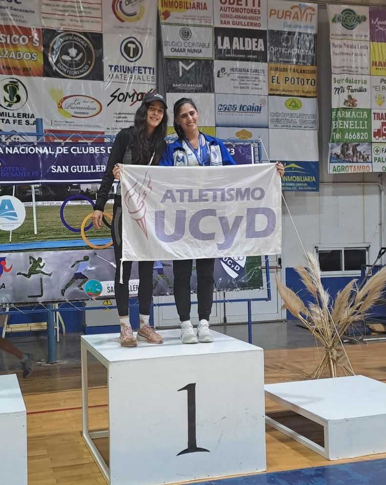 PODIO. Aldana Delgado y Delfina Camino con sus medallas del Heptatlón de la Copa Nacional.