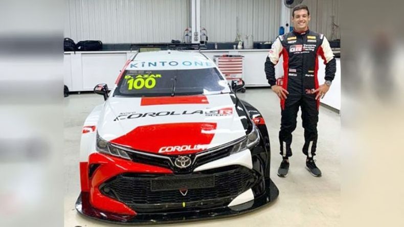 Diego Azar con el Toyota..