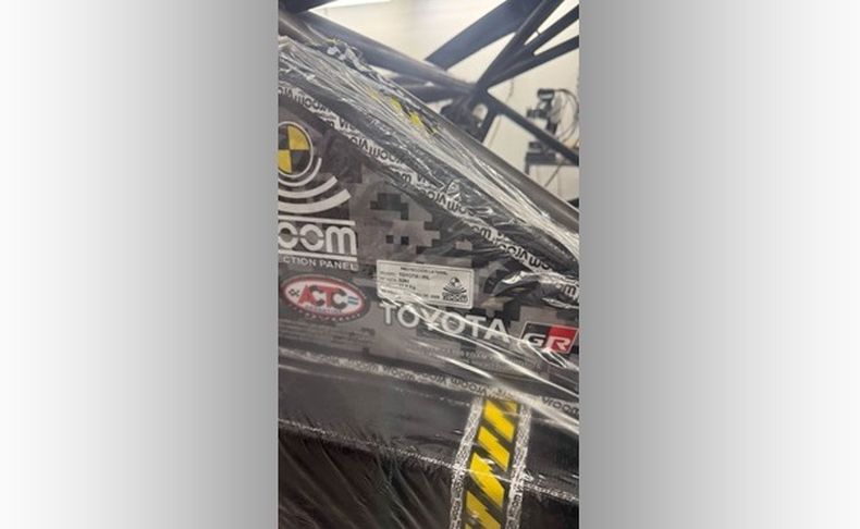 ARMADO. El futuro Camry de Rossi va tomando forma de cara al debut en Viedma.