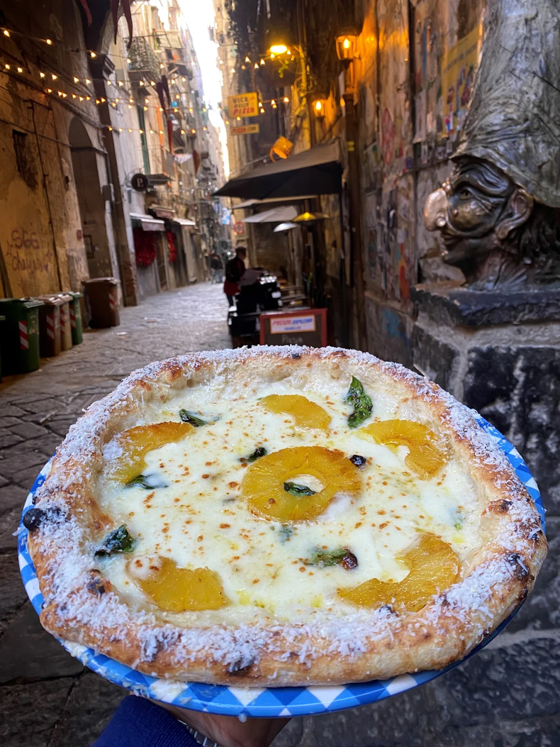 La Pizza con ananá abrió un nuevo debate en Italia. (Gino Sorbillo)..webp