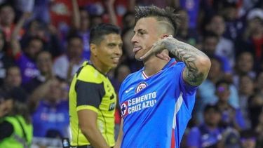 Augusto Lotti sigue dando la talla en el fútbol mexicano. Hasta el línea sonríe...