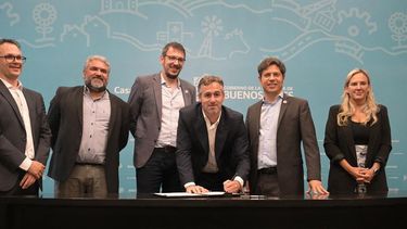 SONRISA. Achával firmó el convenio para la adquisición de equipamiento para Pilar.