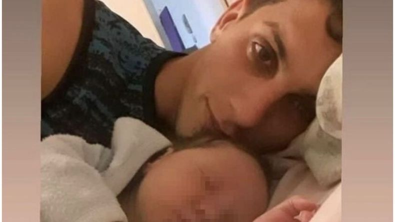 Braian junto a su bebé que ahora tiene 10 meses. .