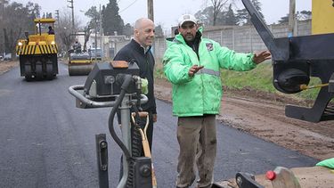 CAMINATA. Ducoté recorrió las obras con parte de su gabinete..