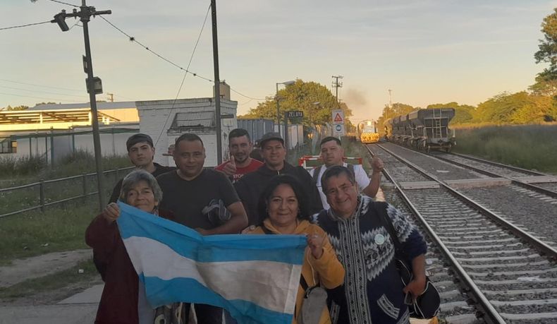 Los vecinos de Zelaya fueron a recibir al tren.
