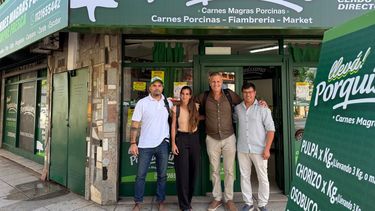Juan Pablo Borrell, Socio Gerente; Estefania Antunez, Responsable administrativa; Esteban Radics, Presidente de la firma y Cristian Vergara, Jefe de planta, en el local de Pilar.&nbsp;