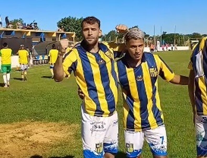 Nicols Horacio festeja el 2-1 parcial de Ballester