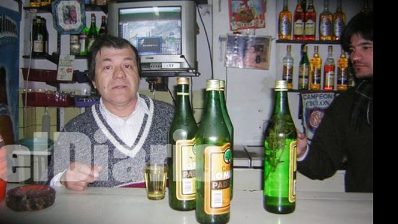 Tito Lucas y la tradición de la caña con ruda..