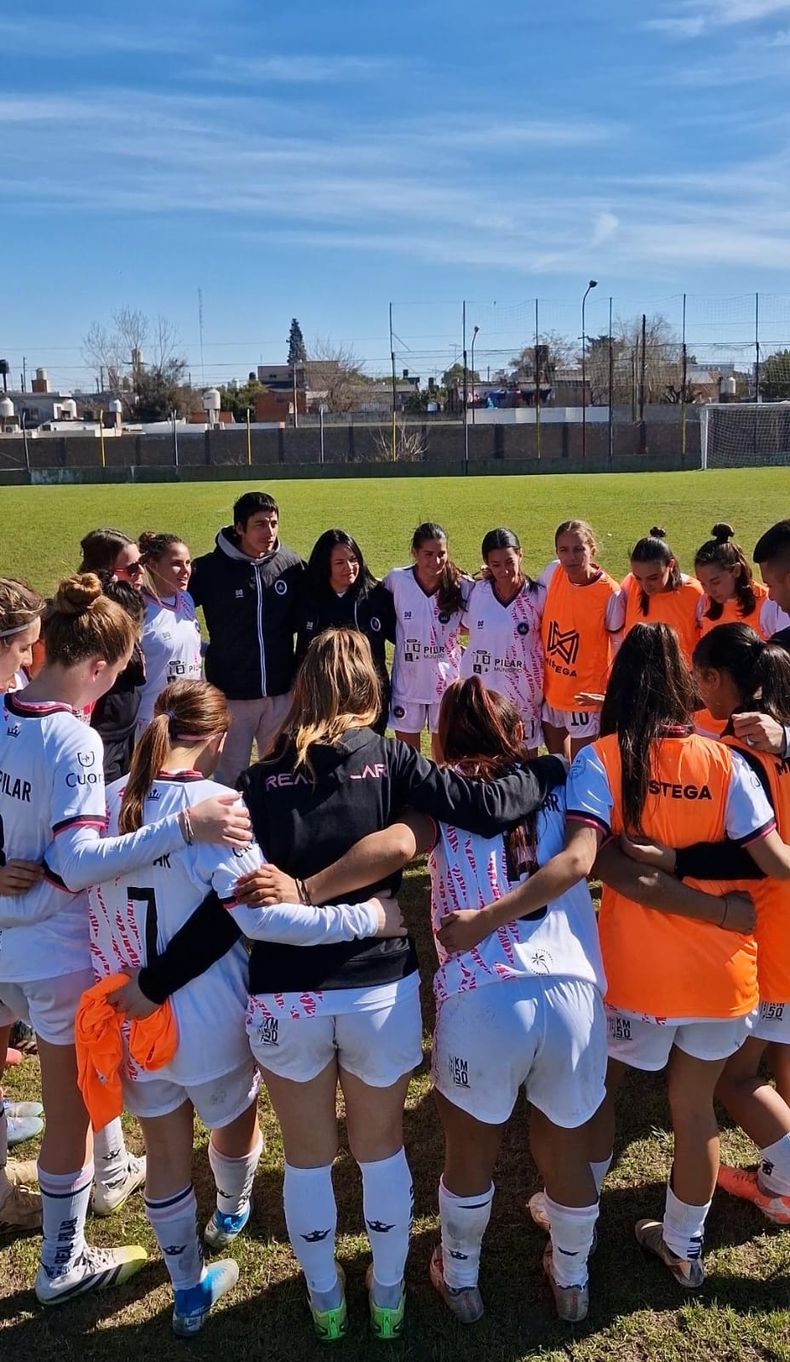 ARENGA. Las Reinas en la previa a la goleada ante Las Marineras.