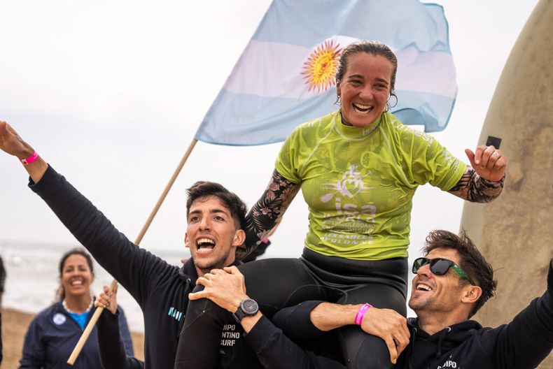 Lucía Cosoletto se consagró bicampeona mundial de Surf en Francia.