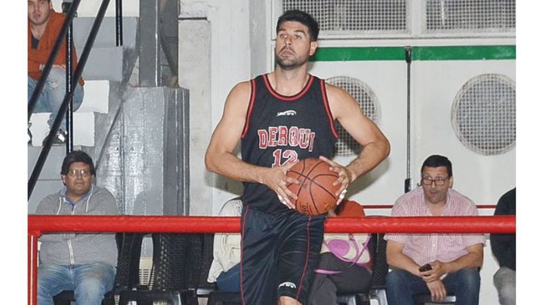 CLAVE. Con un par de libres y un triple, Tabarez fue vital en el cuarto final para cerrar el juego..