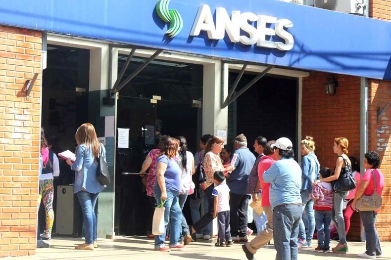 Cobran hoy los jubilados y pensionados con ingresos hasta $70.938 y DNI terminado en 0 sin sacar turno y por ventanilla.