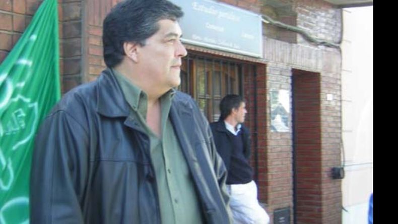 Oscar Larramendi representa al Gobierno en el legislativo y lo enfrenta en lo gremial..