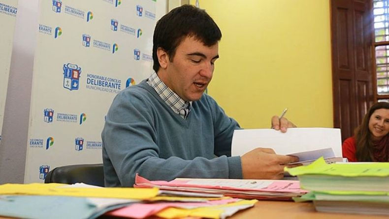 EXPEDIENTE. Darget, ayer, al frente de la comisión de Hacienda..