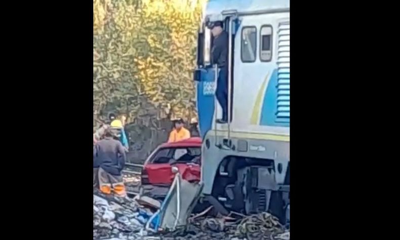 El tren embistió a un auto en Sol y Verde.