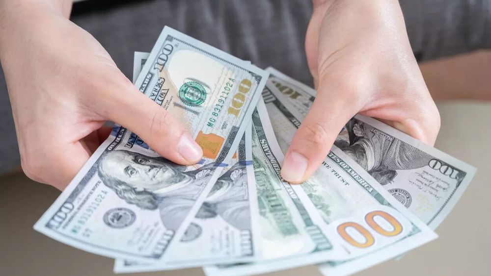 Mirá a cuánto opera el dólar blue, el dólar ahorro, el dólar tarjeta y el dólar turista en Argentina, según el promedio del Banco Central.