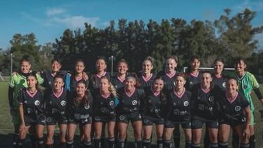 Las Reinas frenaron su racha ante El Frontón.