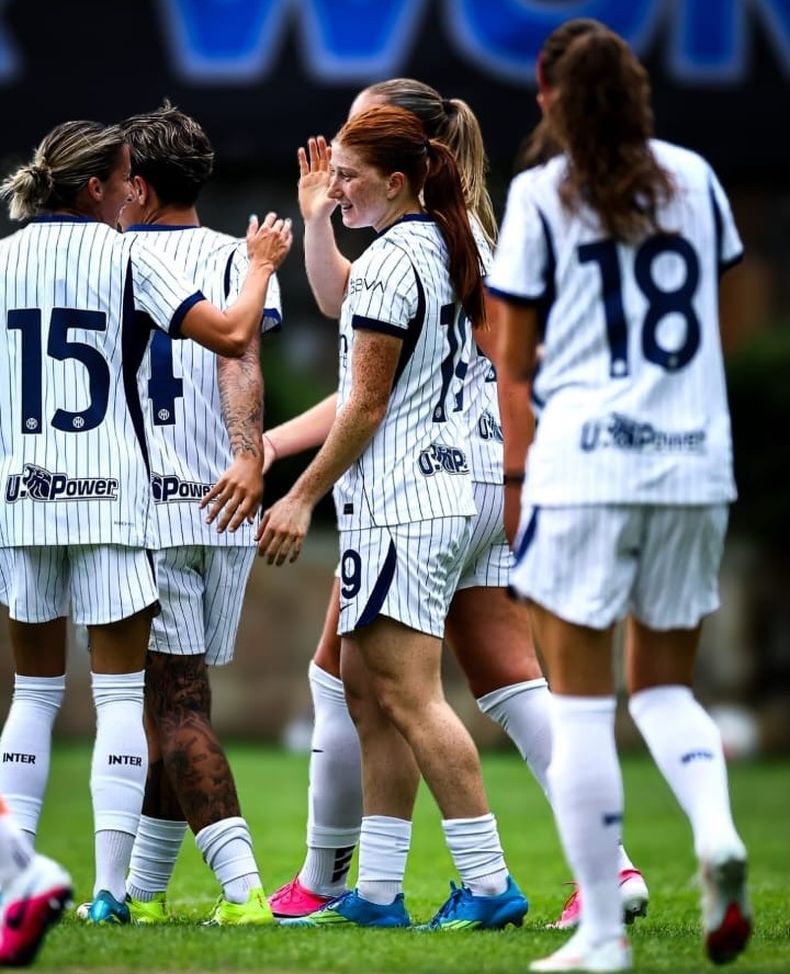 Annika Paz Inter saludo