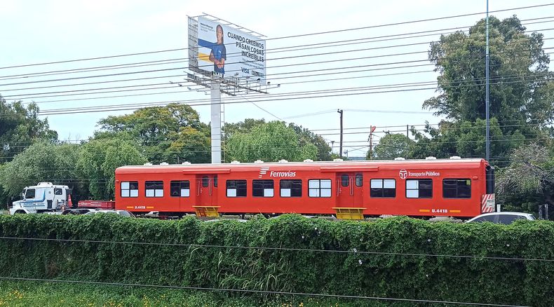 Tren Belgrano Norte. Lo que le faltaba al Rojito... ir por autopista! Juan Pablo Montenegro.
