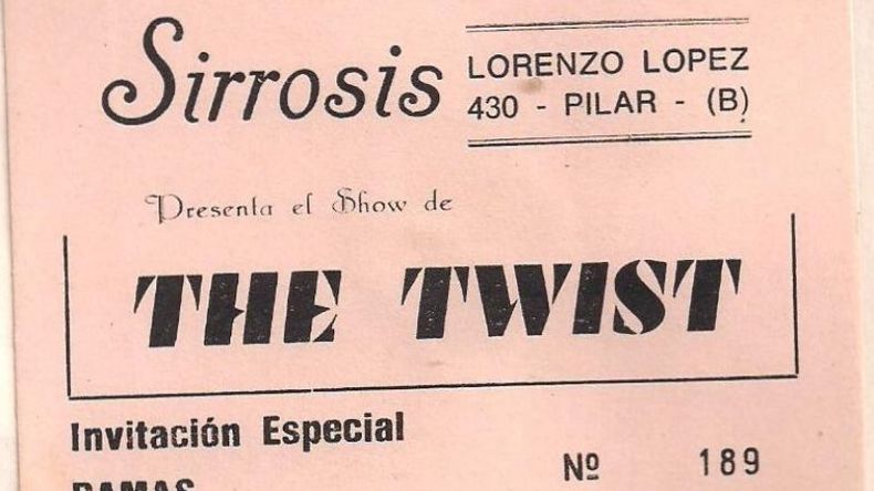 Anunciando a Los Twist, curiosamente con The (foto Erica Schneider / Pilar en el Recuerdo)..