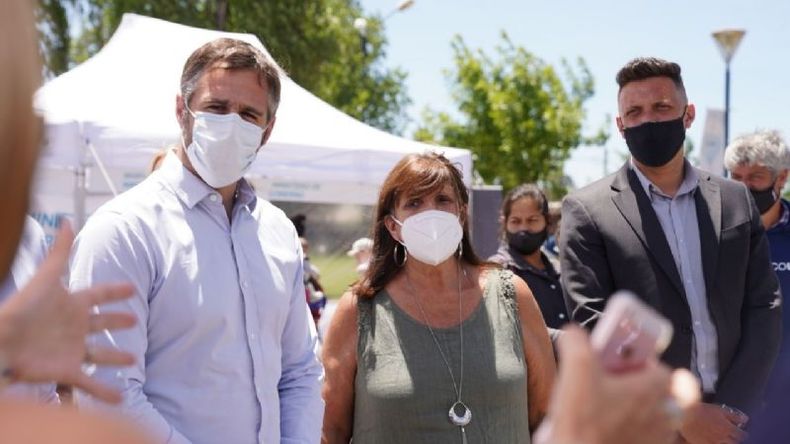 EL PRIMERO. La ministra de Gobierno, Teresa García, lanzó el programa con Federico Achával..