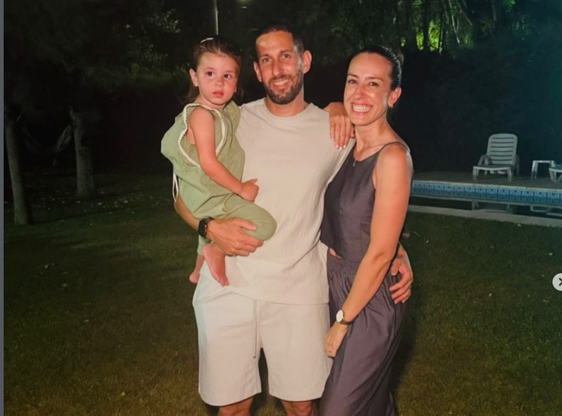 La conductora pilarense Sol Urroz recibió el año nuevo junto a su marido y a su hija Francesca. &nbsp;