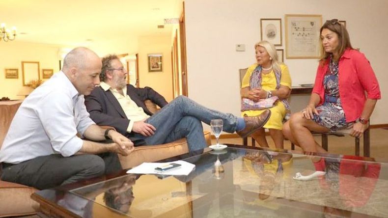 CON EL BIÓGRAFO DE MANDELA. Ducoté, Carrió y Campagnoli, en el IAE..